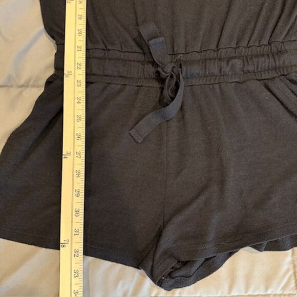 Wilfred Free Black Izabel Jersey Knit Sleeveless Short Romper Pockets Size Small - Picture 11 of 12